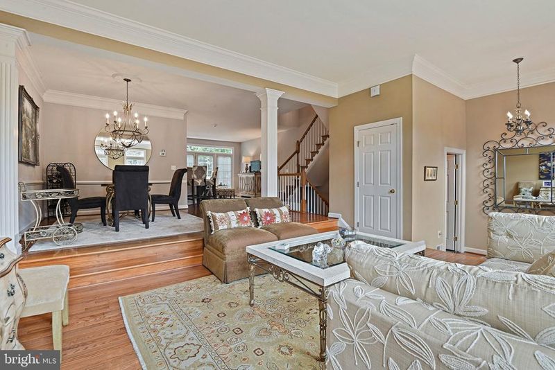 8038 Kidwell Town Ct, Vienna, VA 22182