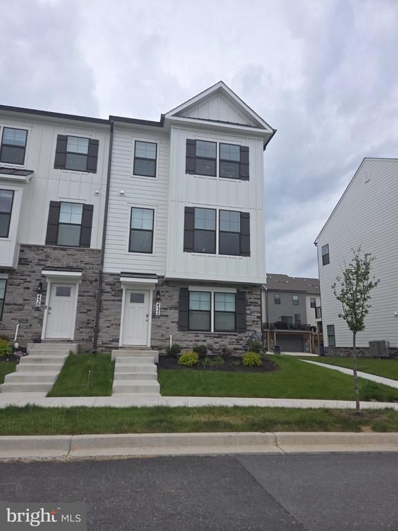 432 Herringbone Way, Frederick, MD 21701