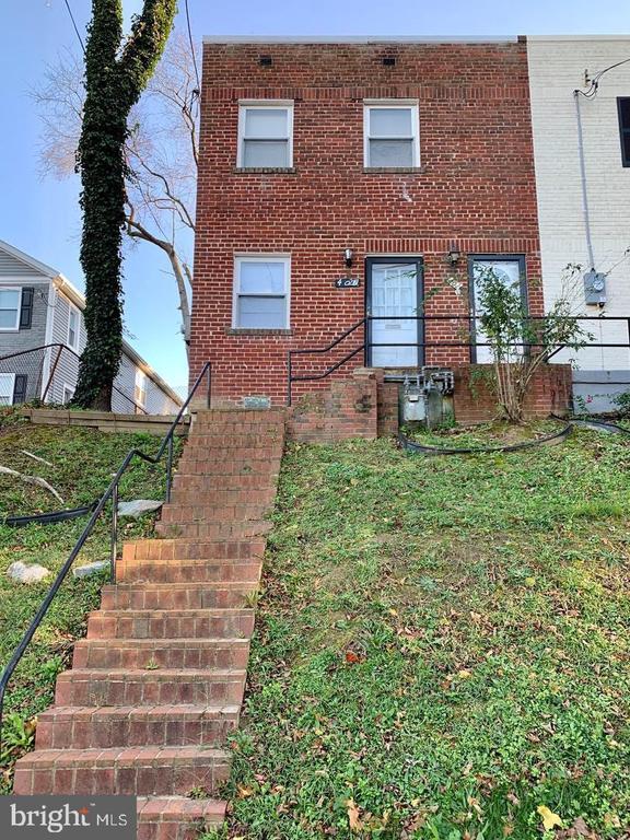 4027 Ely Pl SE, Washington, DC 20019