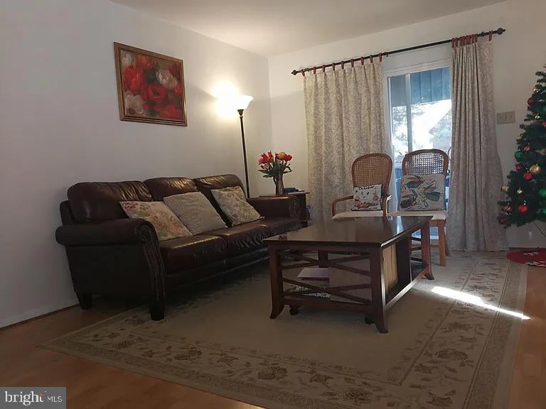 1010 Julian Pl, Rockville, MD 20852