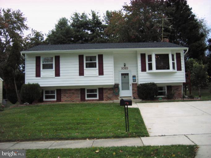1010 Julian Pl, Rockville, MD 20852