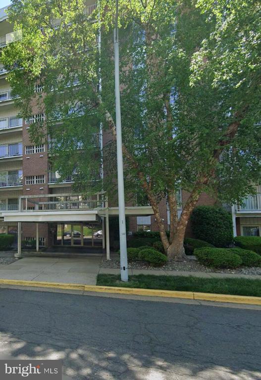 5250 Valley Forge Dr #509, Alexandria, VA 22304