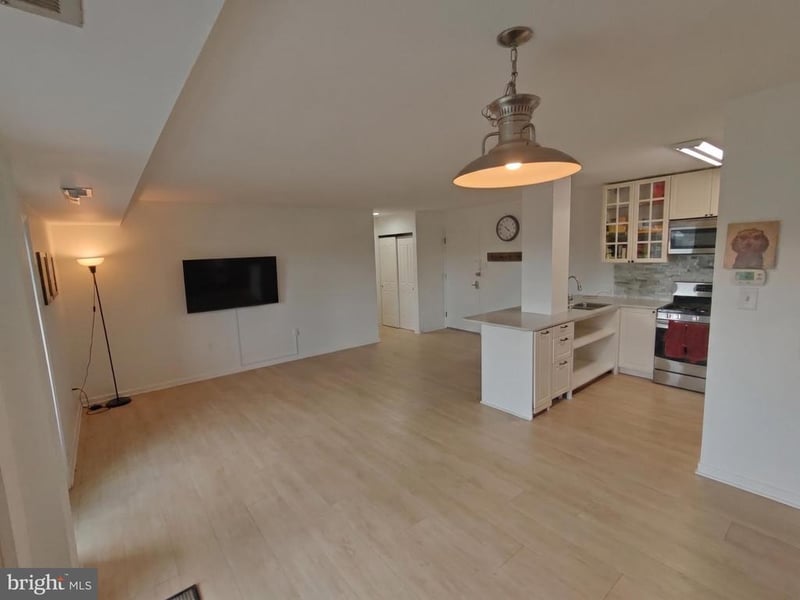 5250 Valley Forge Dr #509, Alexandria, VA 22304