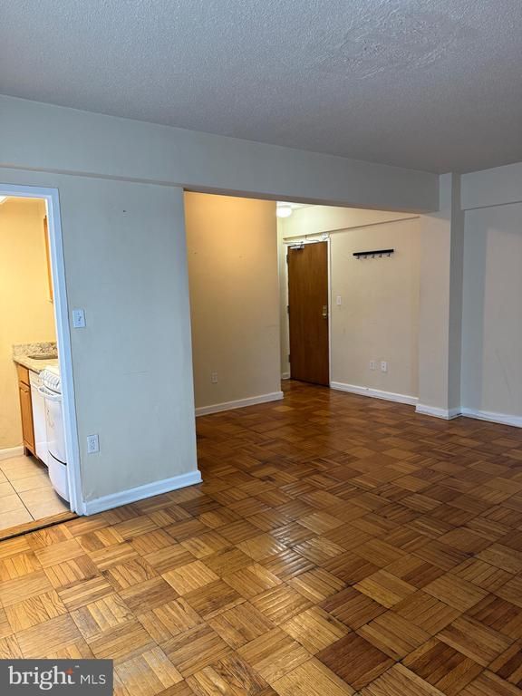 2141 I St NW #516, Washington, DC 20037