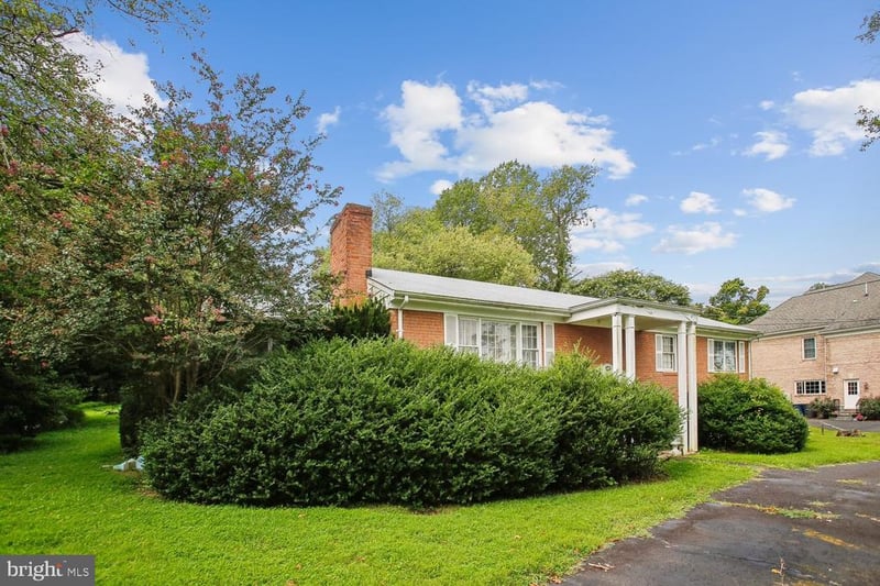 2810 Hill Rd, Vienna, VA 22181