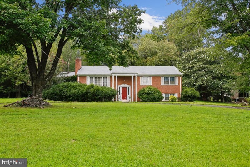 2810 Hill Rd, Vienna, VA 22181