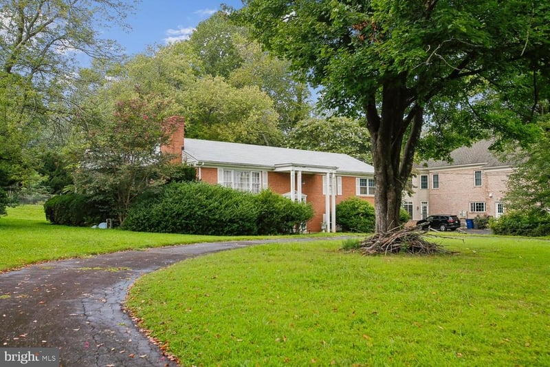 2810 Hill Rd, Vienna, VA 22181