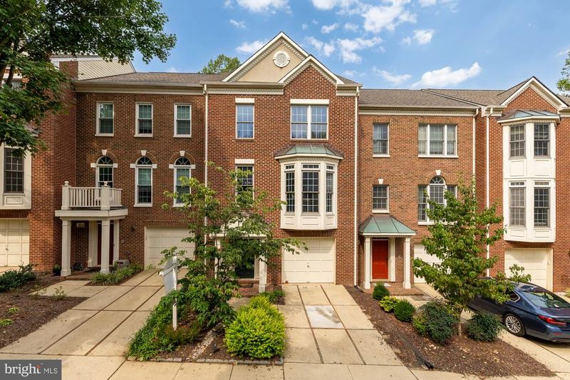 4024 Heatherstone Ct, Fairfax, VA 22030