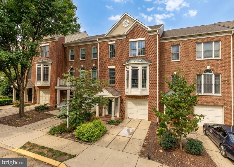 4024 Heatherstone Ct, Fairfax, VA 22030