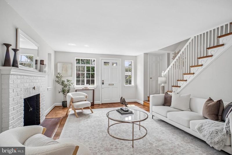 801 Chetworth Pl, Alexandria, VA 22314
