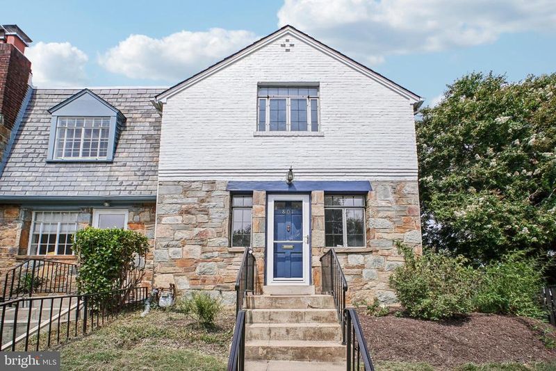 801 Chetworth Pl, Alexandria, VA 22314