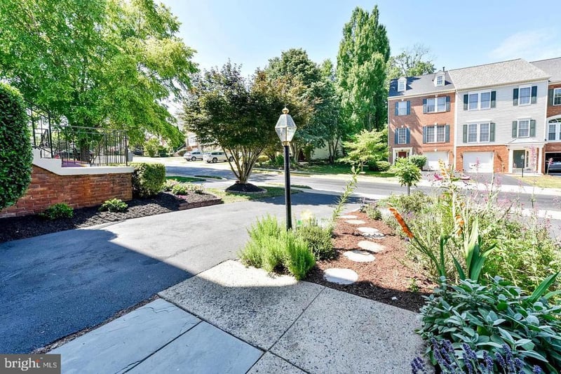 14422 Fowlers Mill Dr, Gainesville, VA 20155