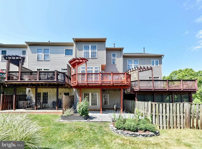 14422 Fowlers Mill Dr, Gainesville, VA 20155