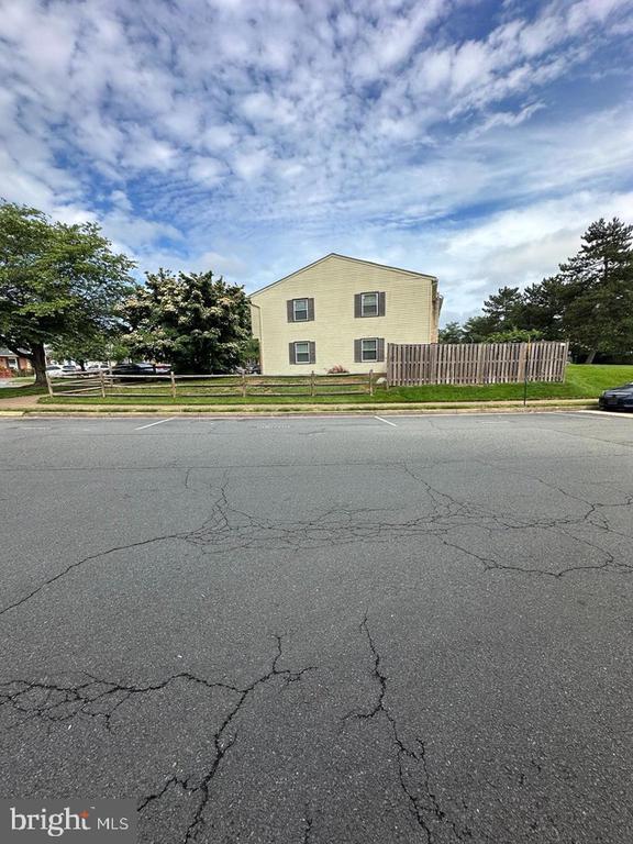 8658 Woodhue Ct, Manassas Park, VA 20111