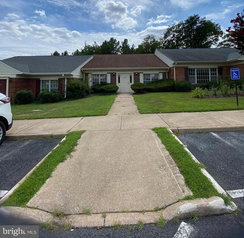 400-440 Hospital Dr, Warrenton, VA 20186