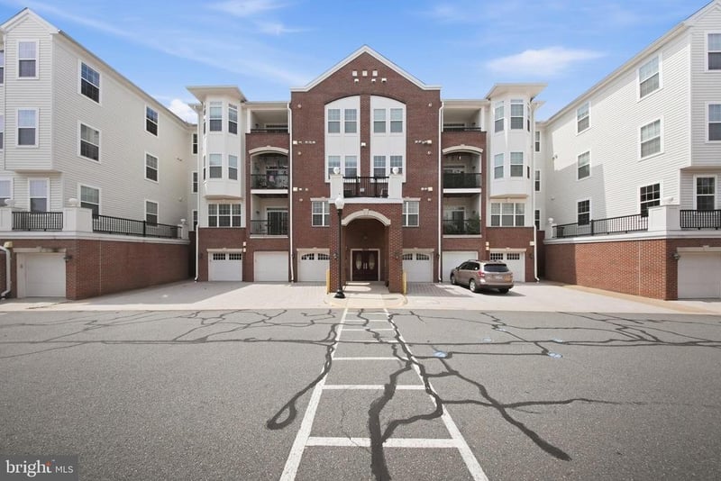 9202 Charleston Dr #402, Manassas, VA 20110
