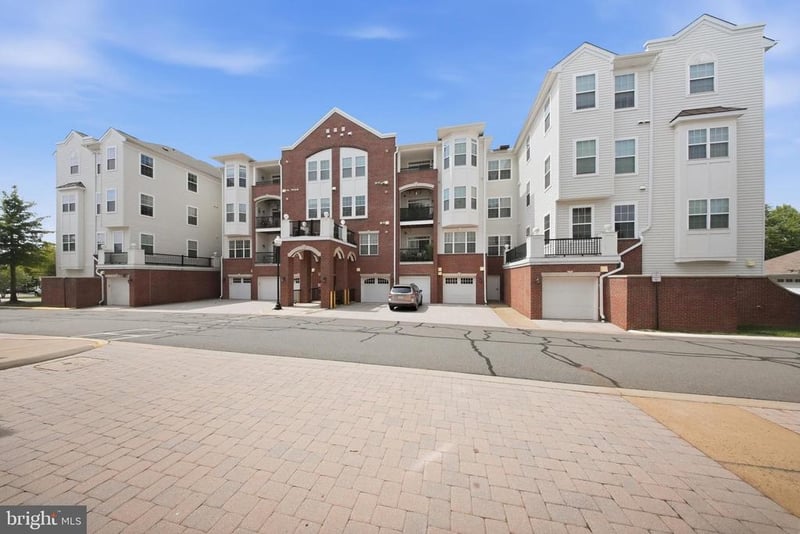 9202 Charleston Dr #402, Manassas, VA 20110