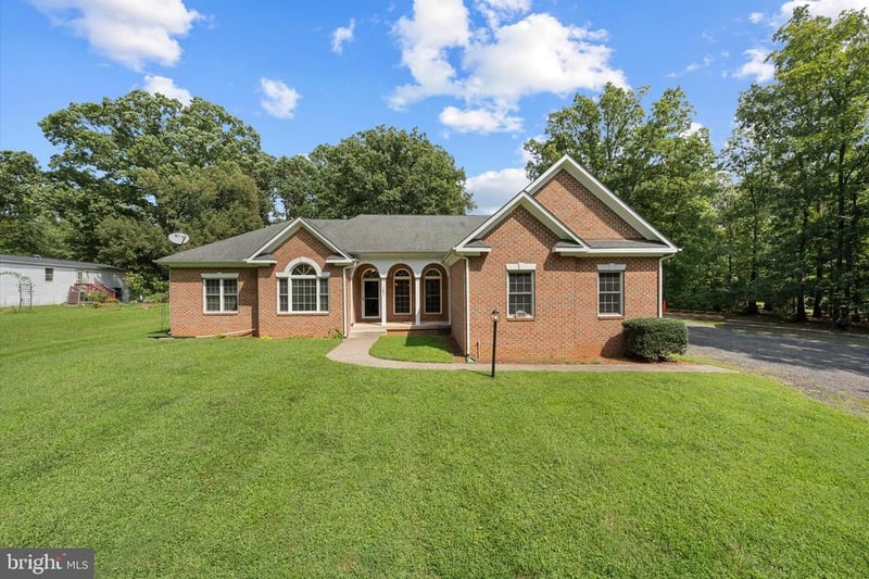 14855 Lee Hw, Gainesville, VA 20155