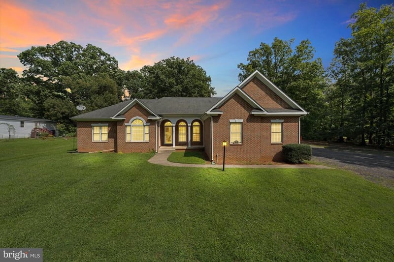 14855 Lee Hw, Gainesville, VA 20155