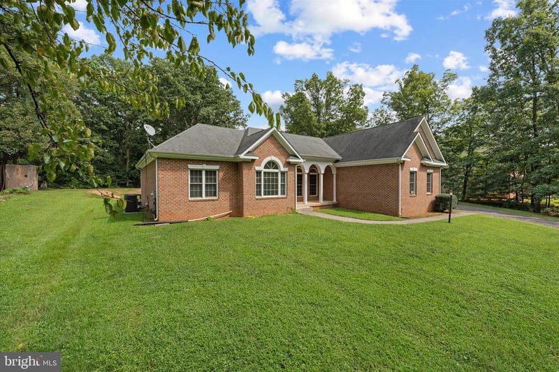 14855 Lee Hw, Gainesville, VA 20155