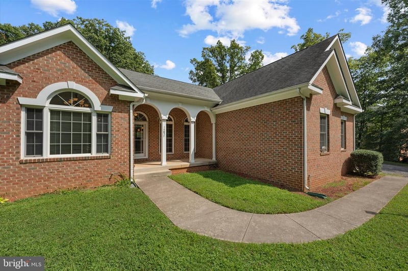 14855 Lee Hw, Gainesville, VA 20155