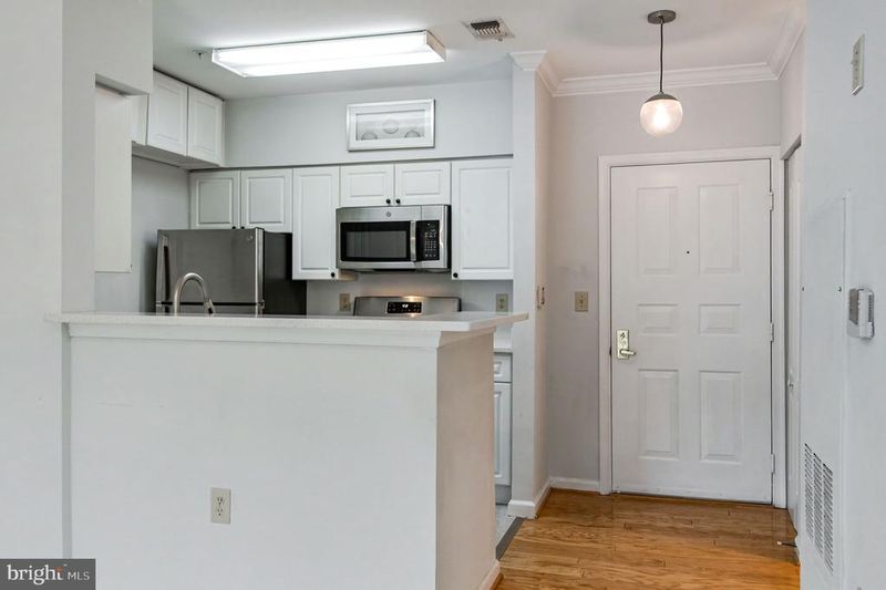12913 Alton Sq #320, Herndon, VA 20170