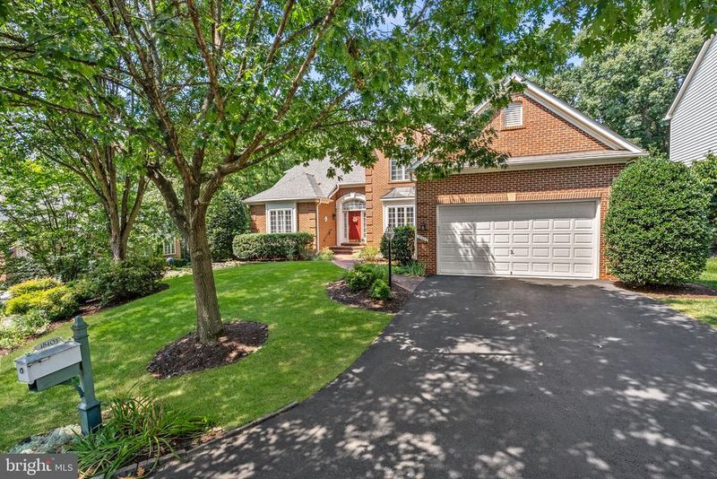18403 Kingsmill St, Leesburg, VA 20176