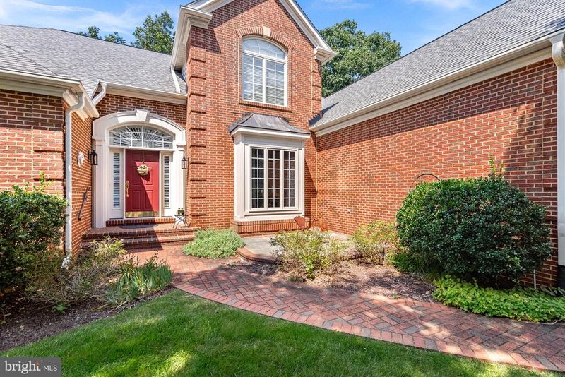 18403 Kingsmill St, Leesburg, VA 20176