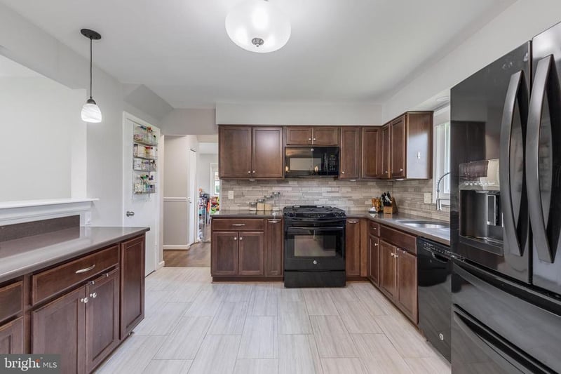 6006 Rivanna Dr, Springfield, VA 22150