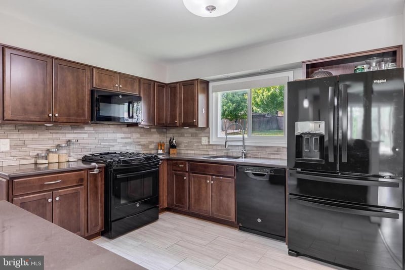 6006 Rivanna Dr, Springfield, VA 22150