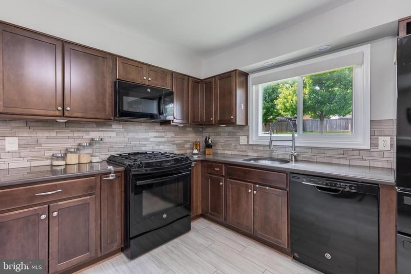 6006 Rivanna Dr, Springfield, VA 22150