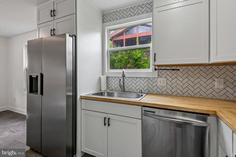 724 Stafford Hill Dr, Glen Burnie, MD 21061