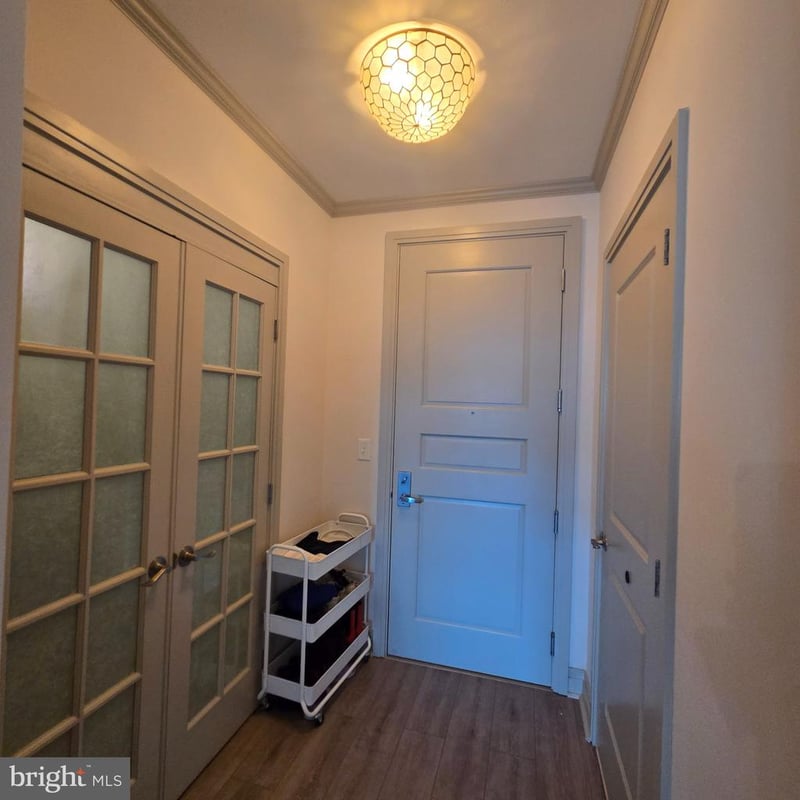 8220 Crestwood Heights Dr #411, Mclean, VA 22102