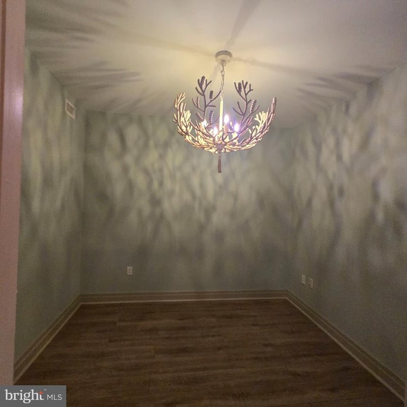 8220 Crestwood Heights Dr #411, Mclean, VA 22102