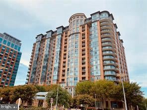 8220 Crestwood Heights Dr #411, Mclean, VA 22102