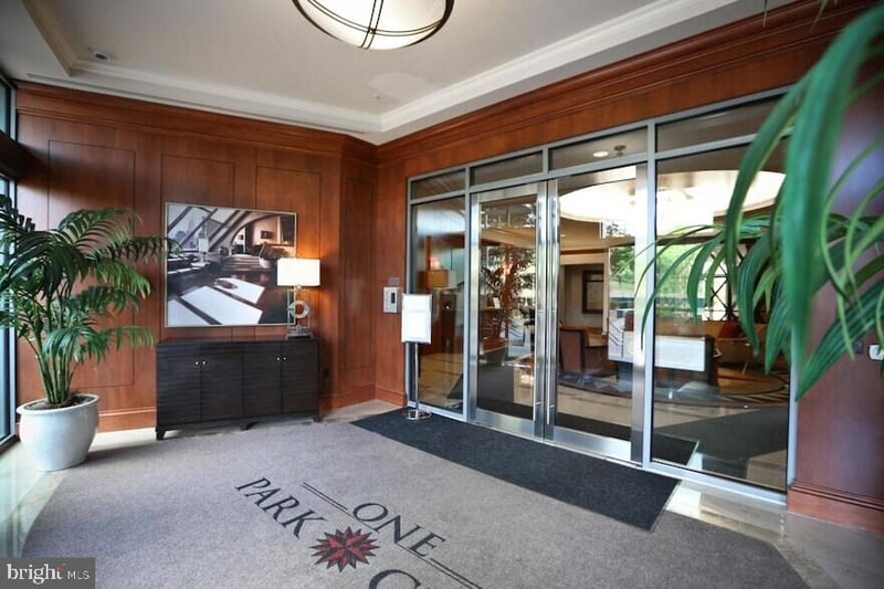8220 Crestwood Heights Dr #411, Mclean, VA 22102