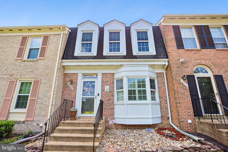 13403 Foxhole Dr, Fairfax, VA 22033