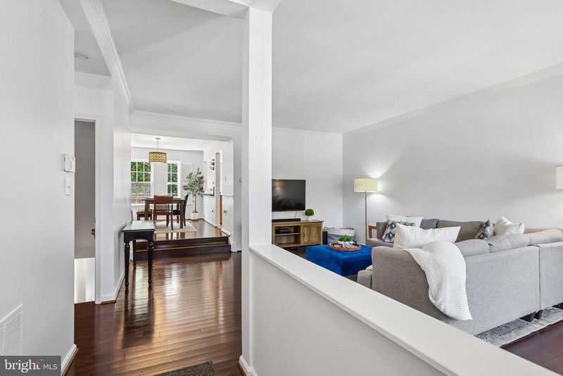 13403 Foxhole Dr, Fairfax, VA 22033