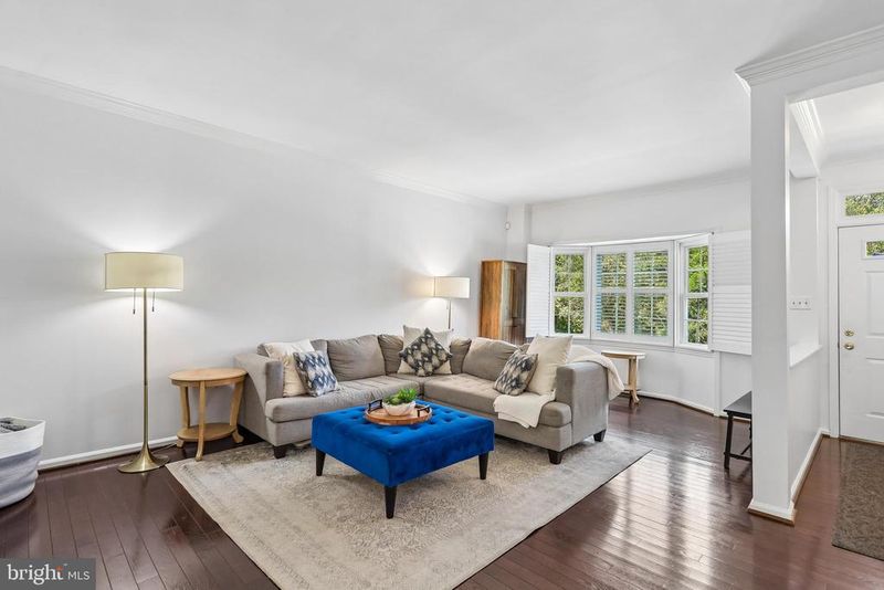 13403 Foxhole Dr, Fairfax, VA 22033
