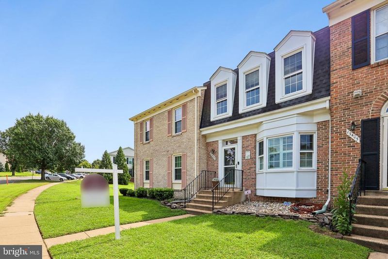 13403 Foxhole Dr, Fairfax, VA 22033