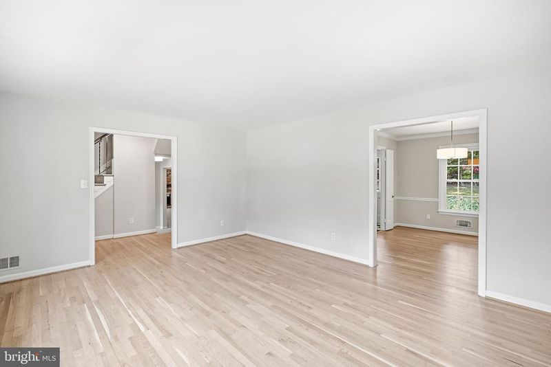 6 Geneva Mason Ct, Potomac, MD 20854