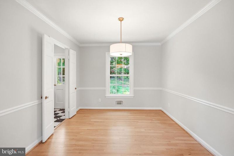 6 Geneva Mason Ct, Potomac, MD 20854