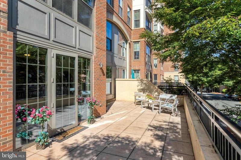 485 Harbor Side St #204, Woodbridge, VA 22191
