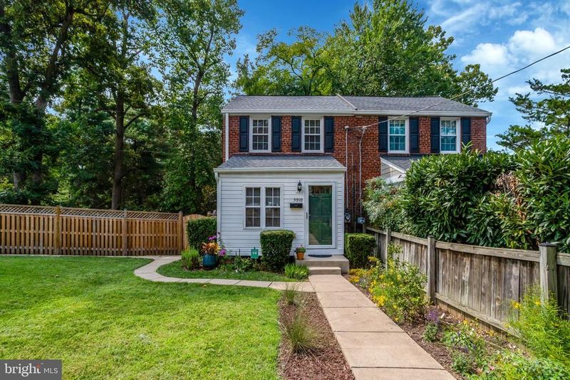5910 Edgehill Dr, Alexandria, VA 22303