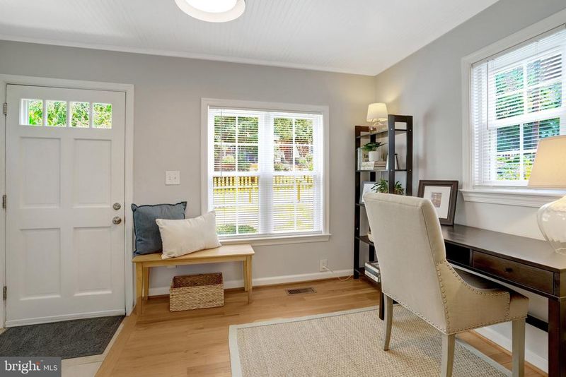 5910 Edgehill Dr, Alexandria, VA 22303