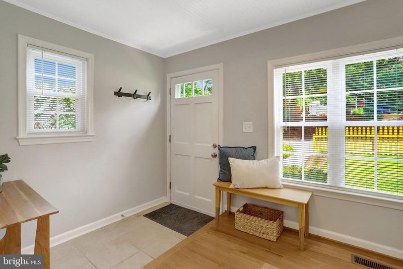 5910 Edgehill Dr, Alexandria, VA 22303