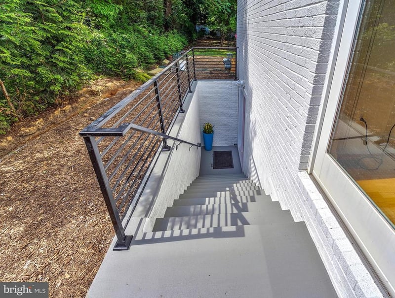 4912-A Old Dominion Dr, Arlington, VA 22207