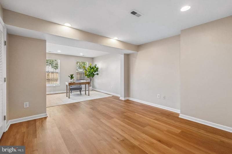 15823 Bobolink Dr, Woodbridge, VA 22191