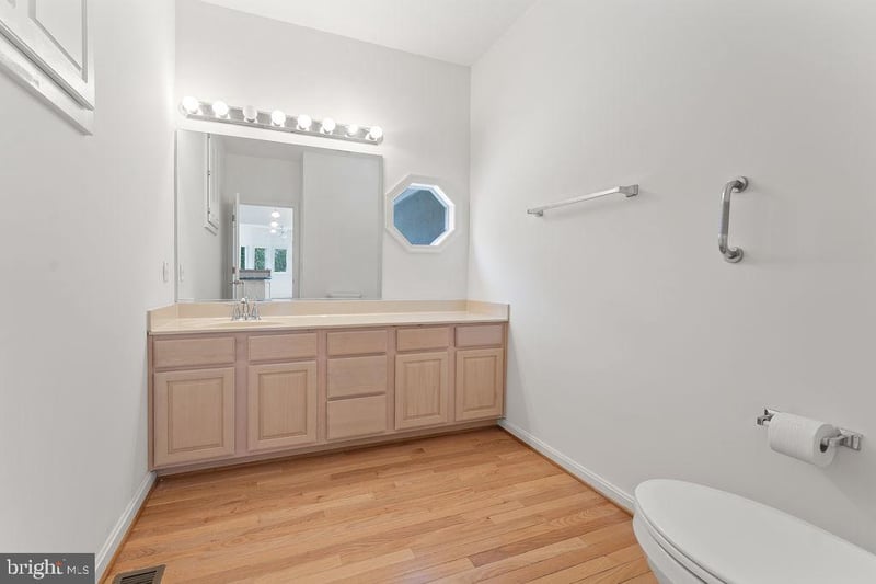 9 Meridan Ln, Stafford, VA 22556