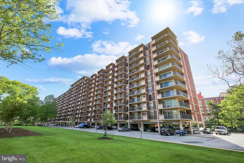1300 Army Navy Dr #218, Arlington, VA 22202